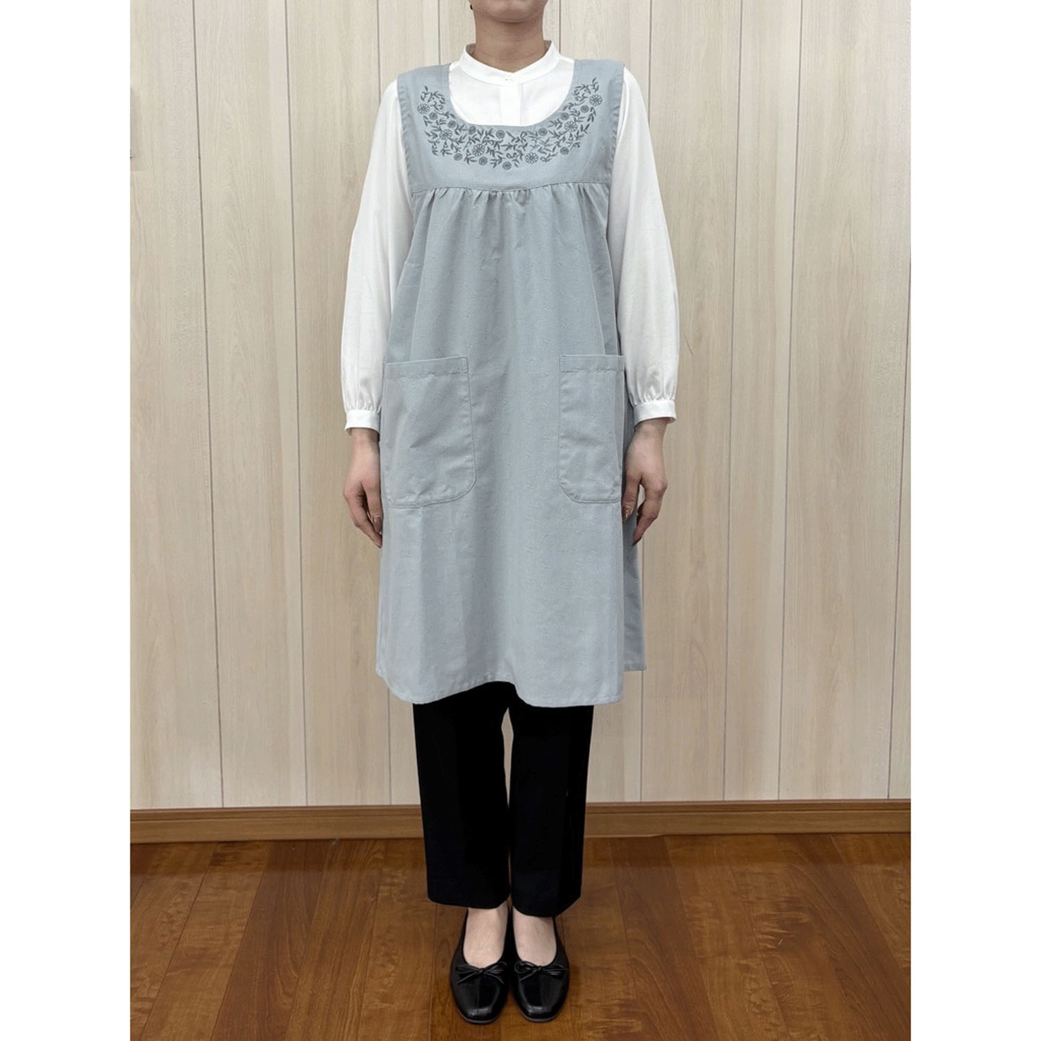 ECRU 刺繍ギャザー入りエプロン