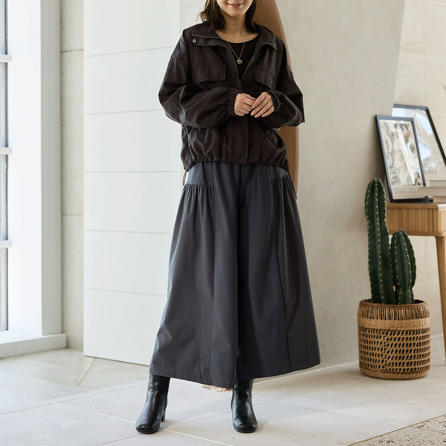 【26AW新色追加】Reginetta エアシルキーLW・サイドギャザーワイドパンツ