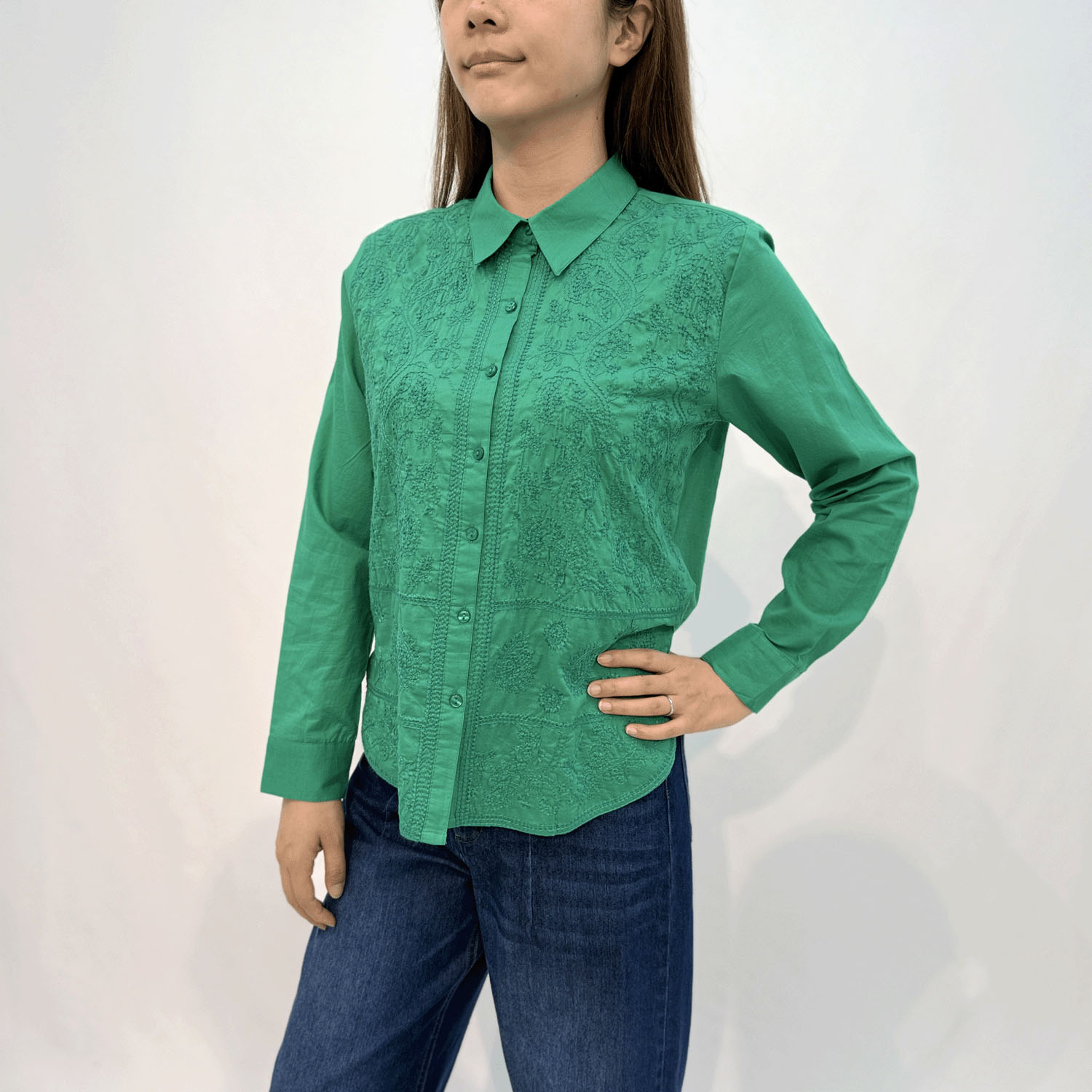 モチーフ刺繍ブラウス