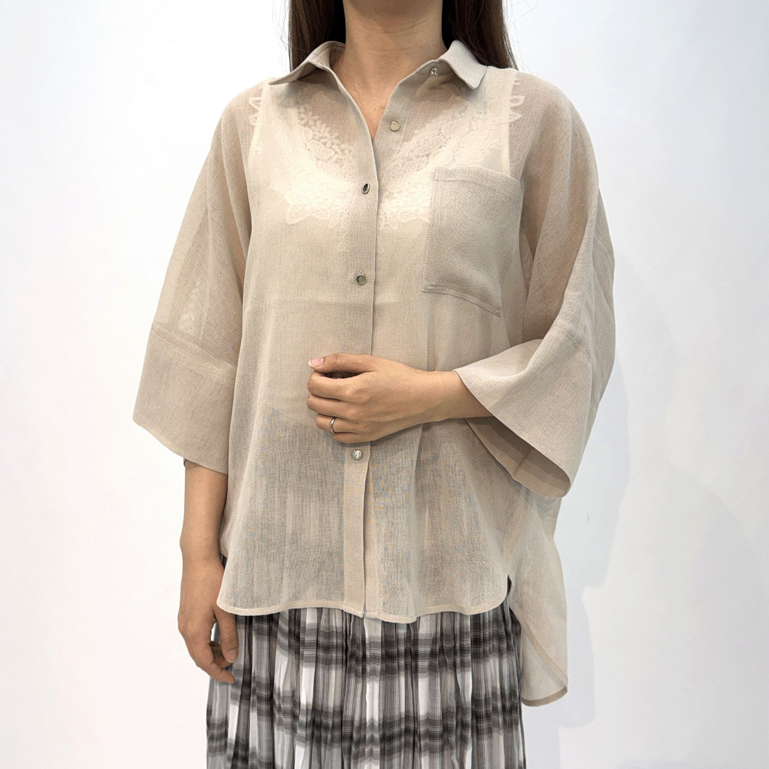 Emilyanバックスリットシアーシャツ