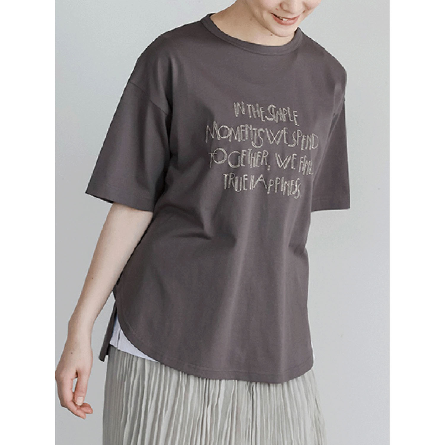 LILASIC カリグラフィーTシャツ
