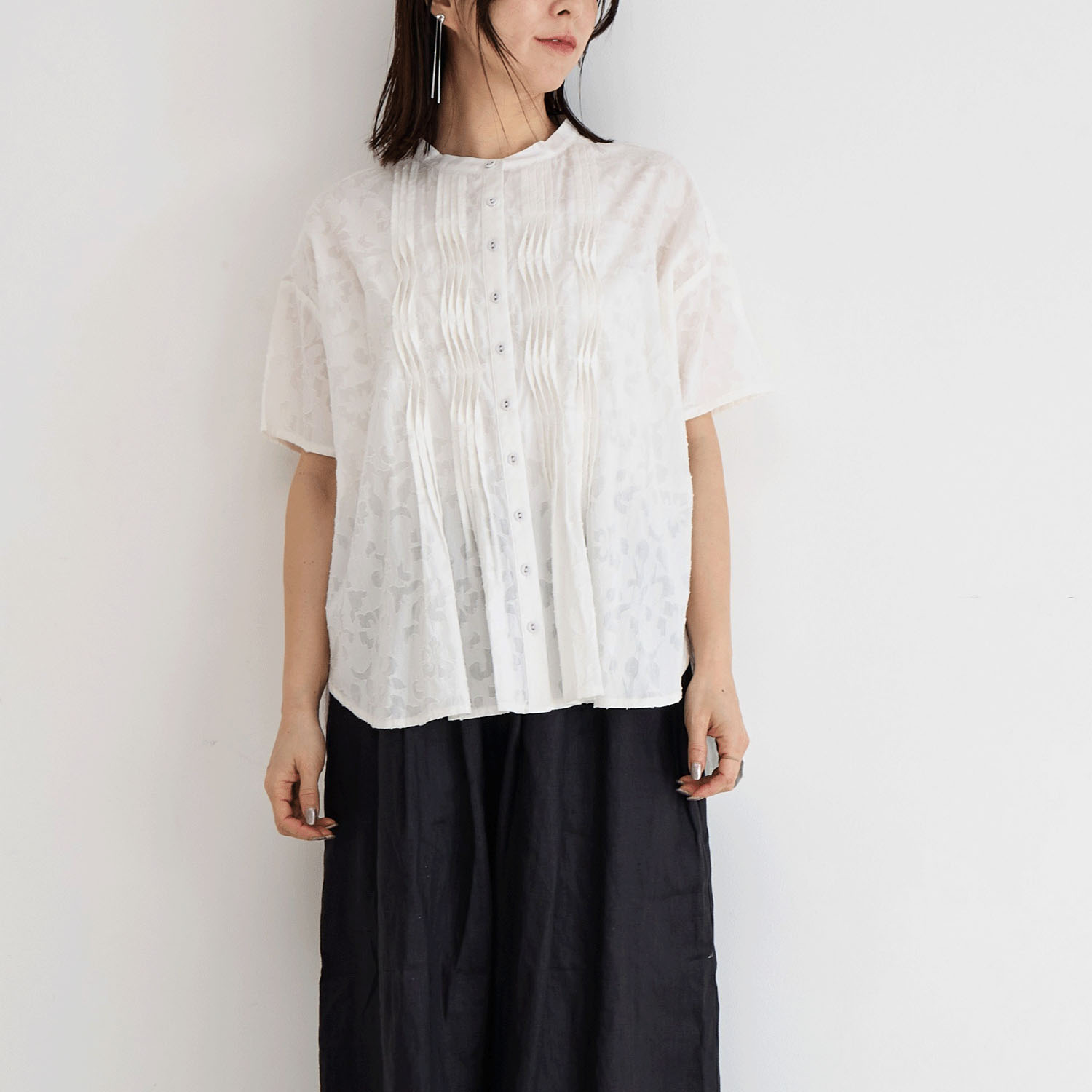 YURK geniet van フラワージャガードピンタックシャツ