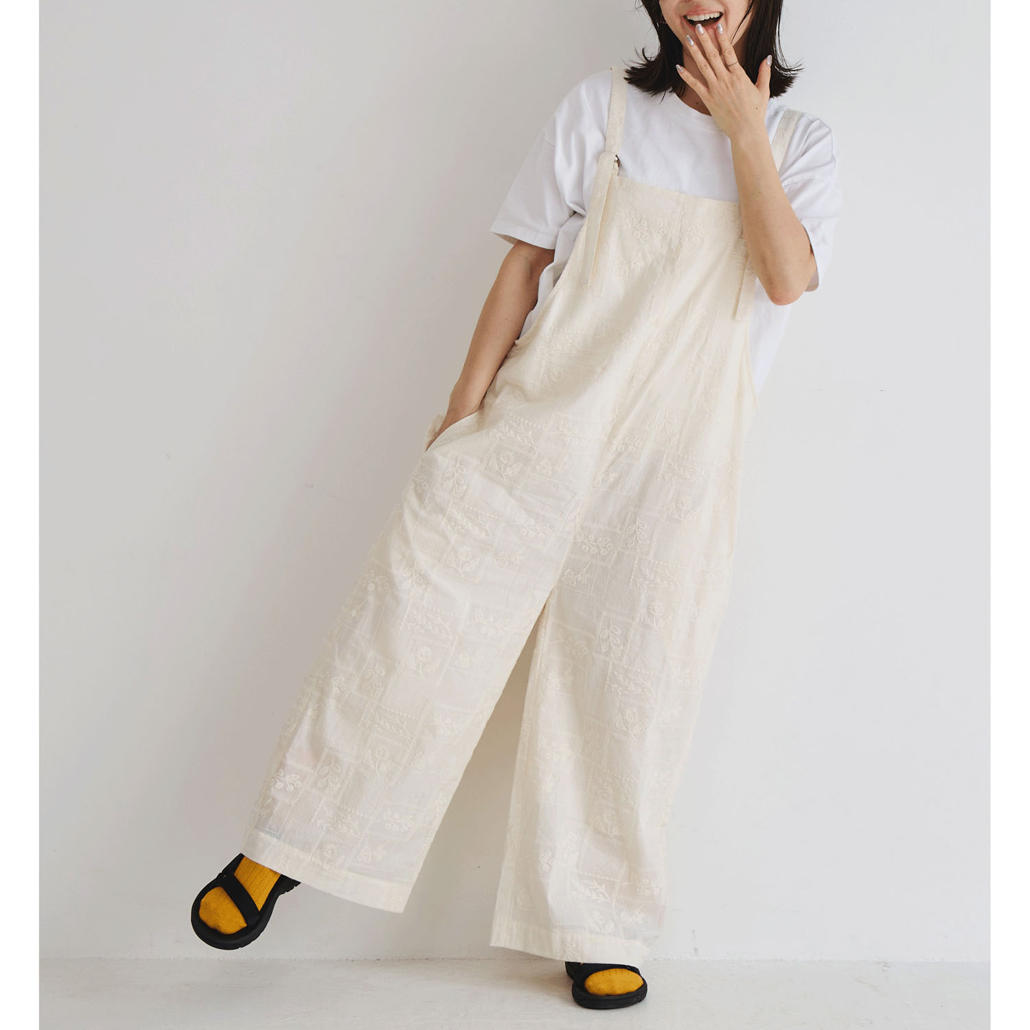 YURK geniet van ボタニカル刺繍サロペット