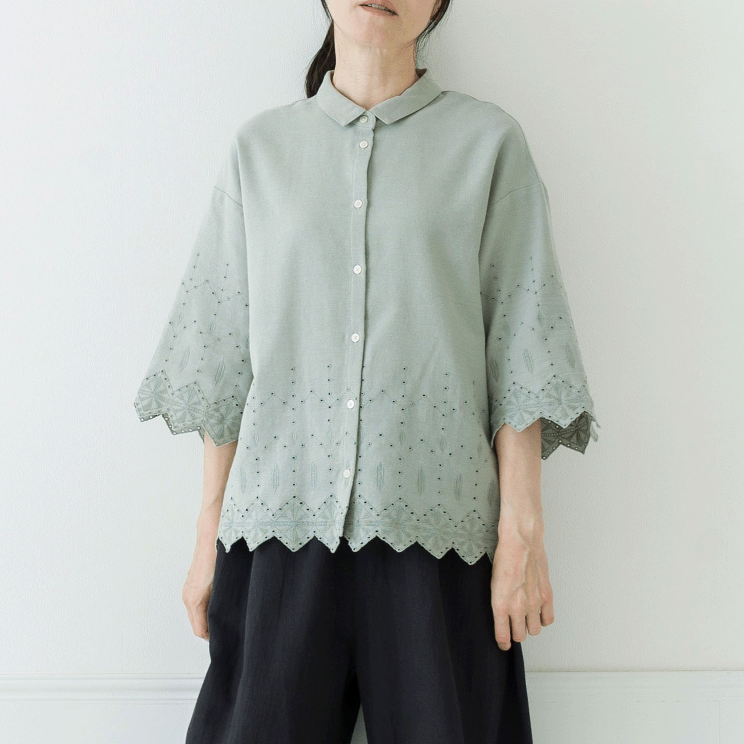 【お取り寄せ】Crea delice 綿麻スカラップ刺繍7分袖ブラウス