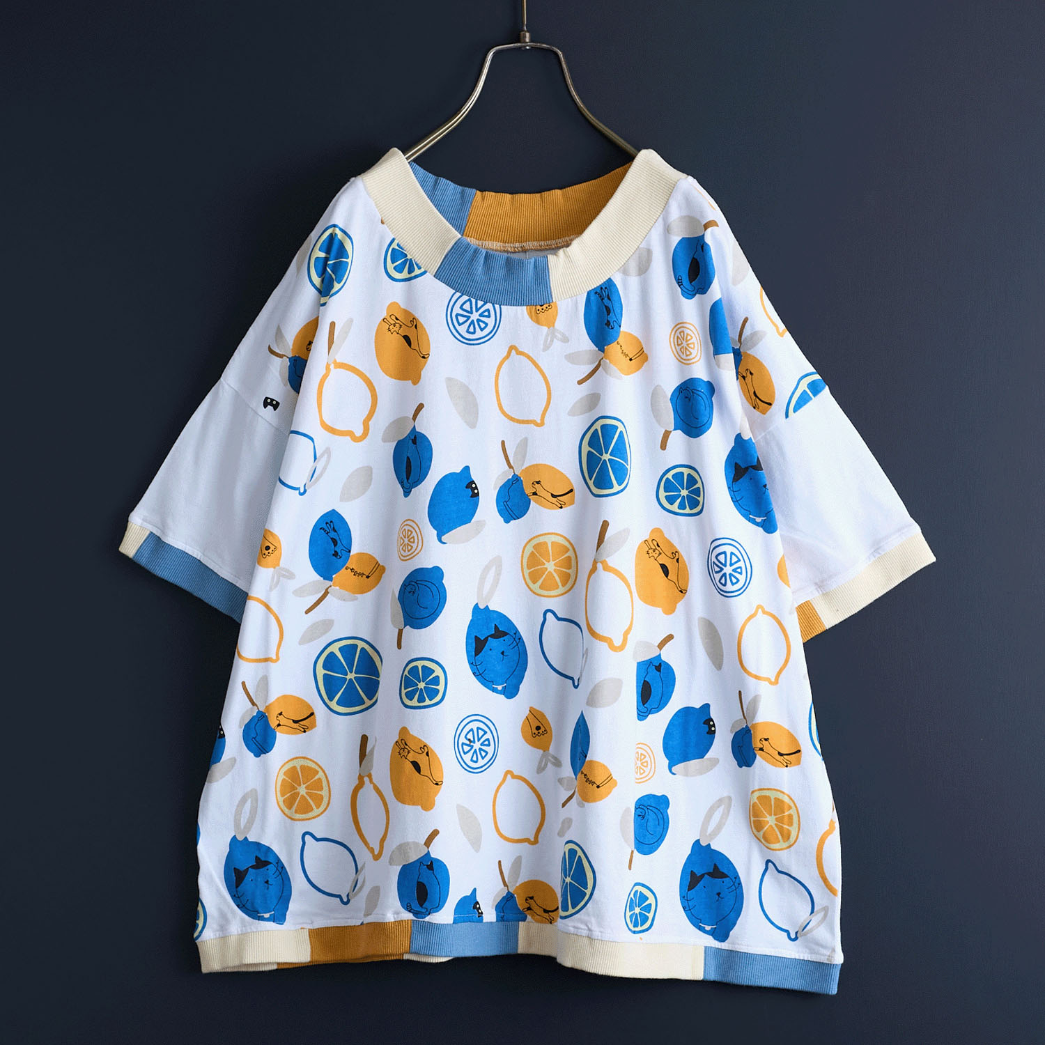 Emago ねこレモンプリントTシャツ