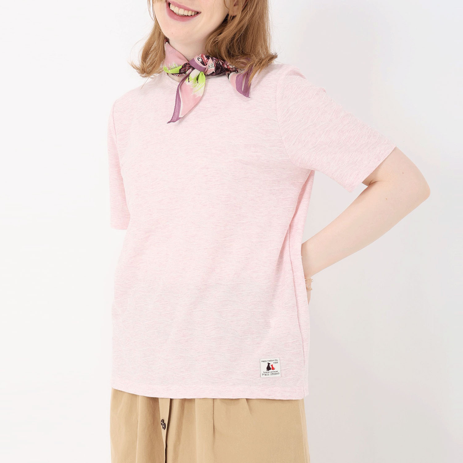 T’BIS STUDIO 立体柄ジャカードVネックTシャツ