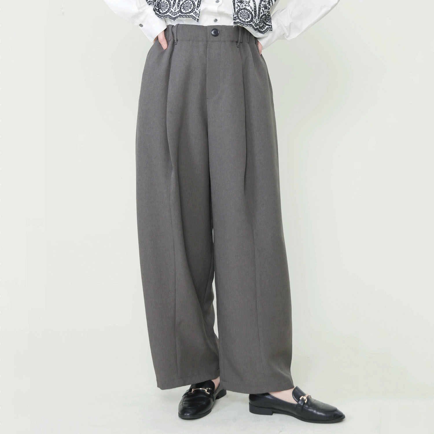 trois パンツ