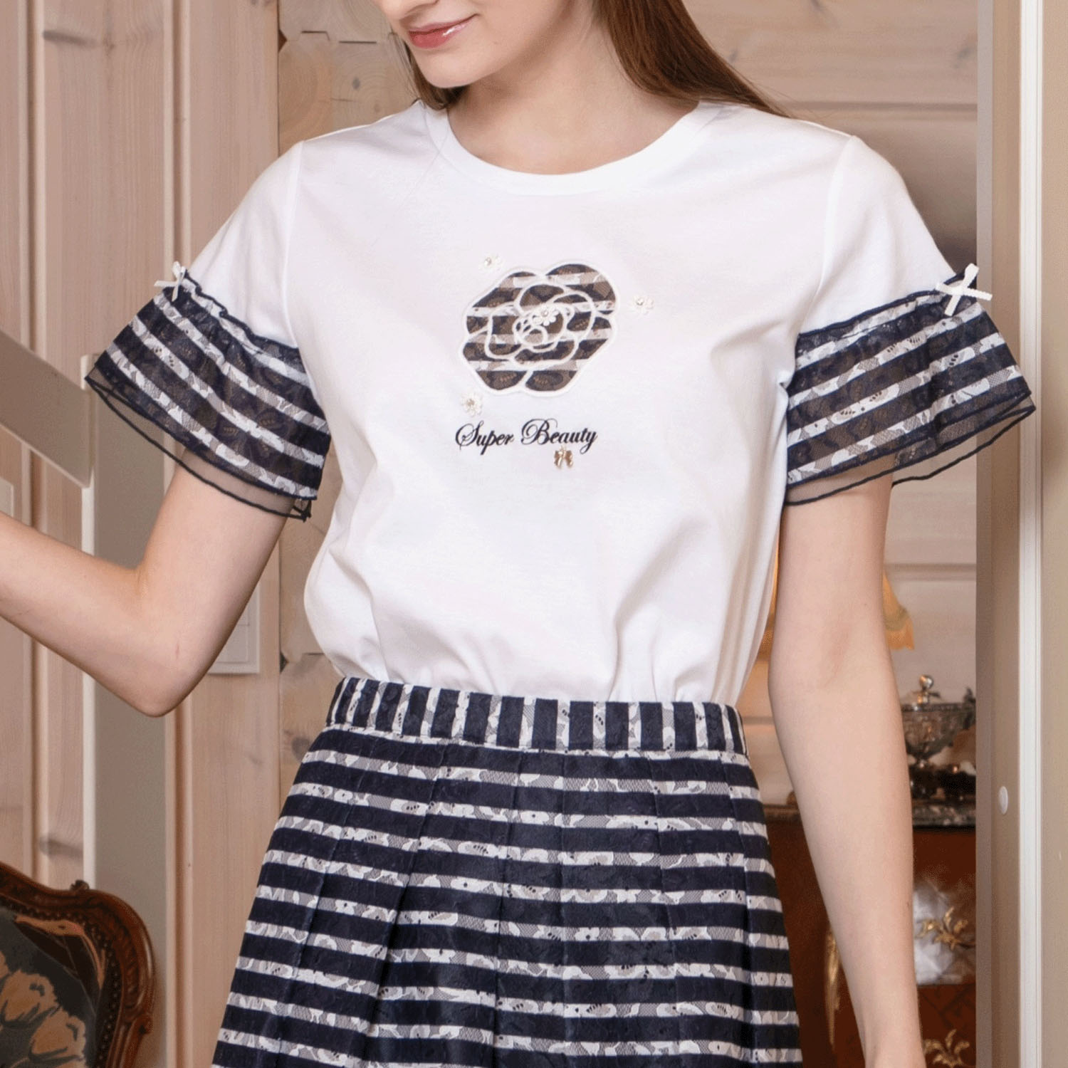 Super Beauty 胸元花刺しゅう袖ボーダー柄フリルTシャツ