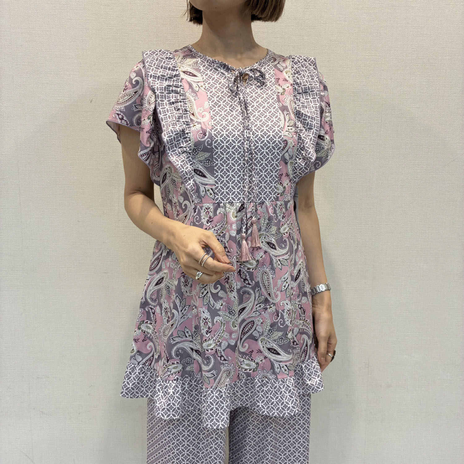 Super Beauty 幾何学×ペイズリー柄のフリル華やぎチュニックTシャツ