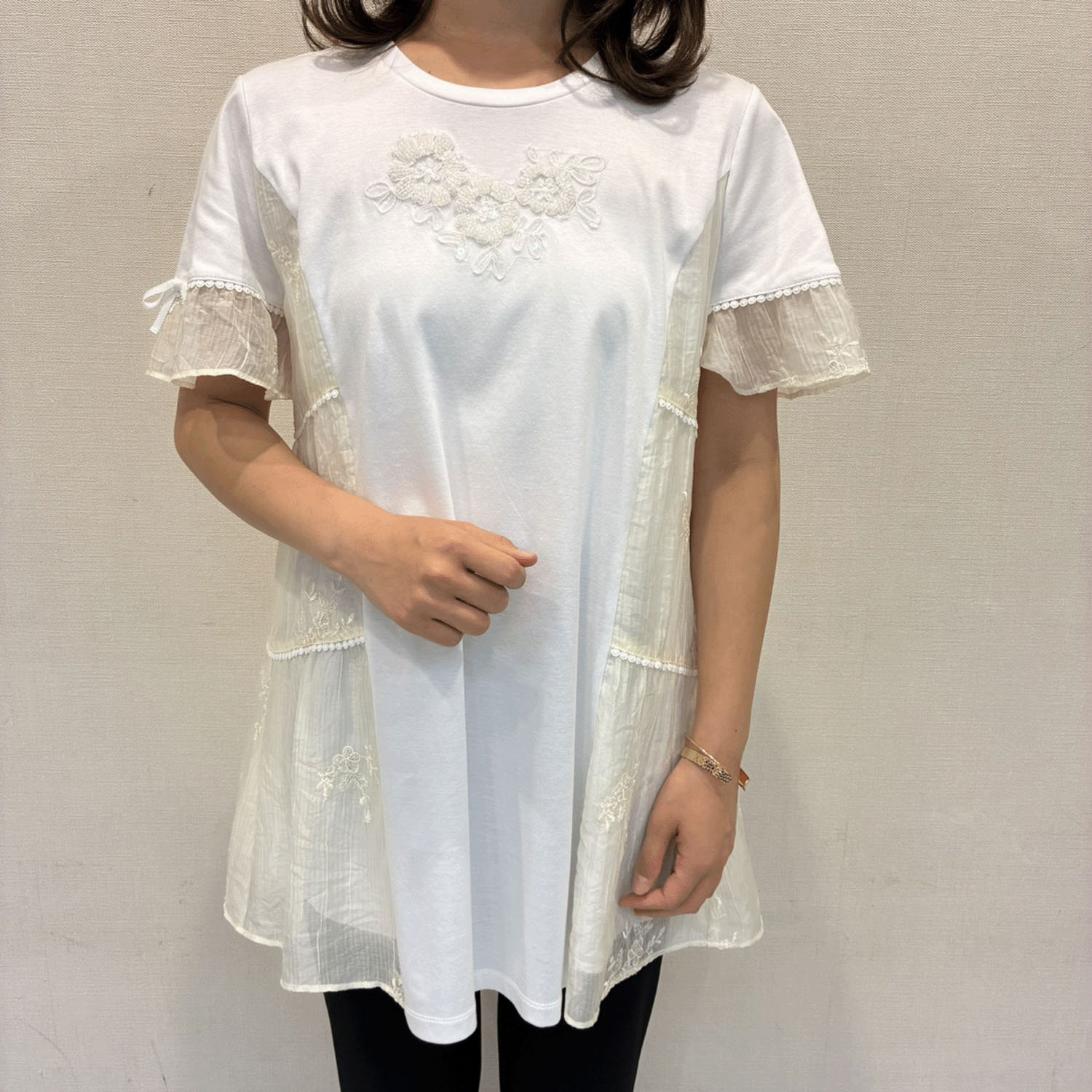 Super Beauty 胸元スパンコール刺繍 異素材ドッキングチュニックTシャツ
