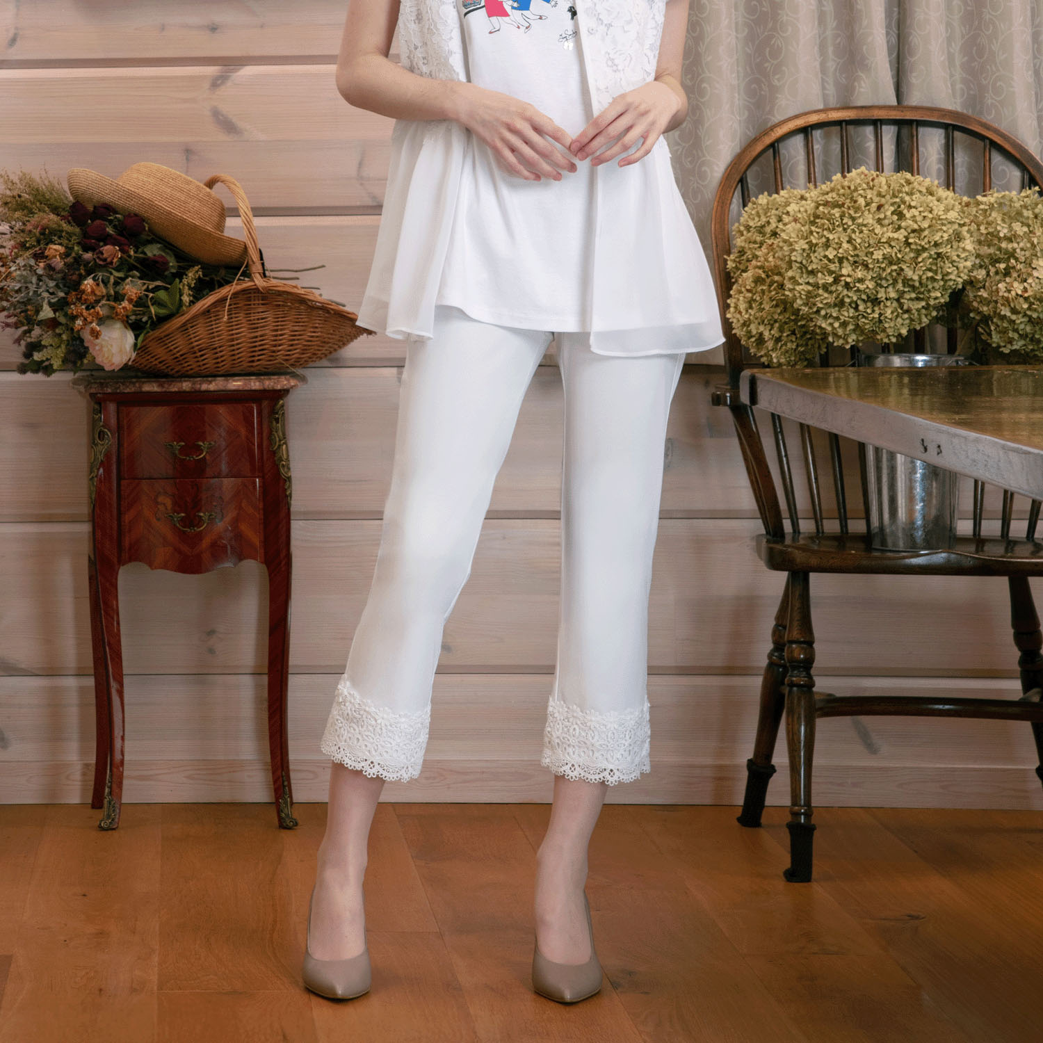 Super Beauty 裾レース×花モチーフ付パンツ