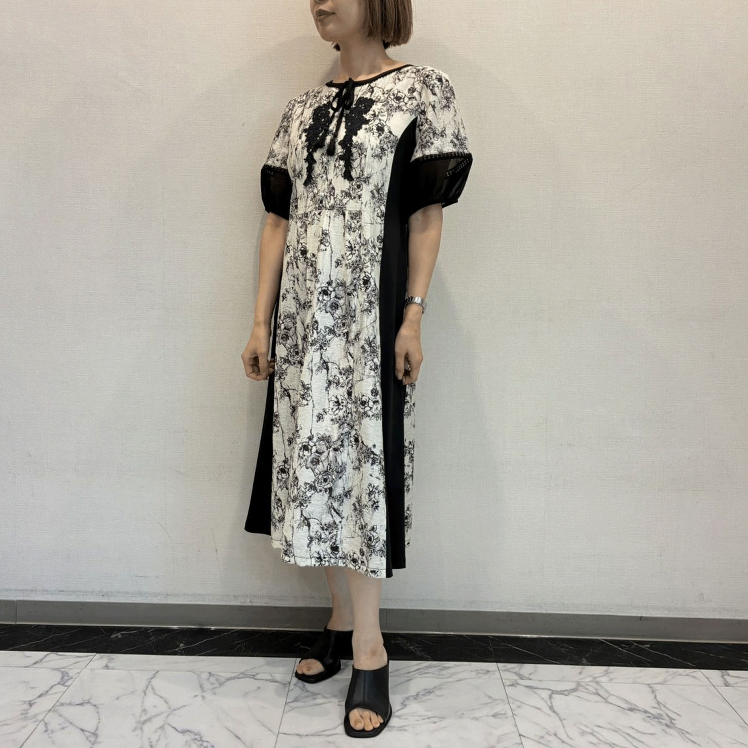 Super Beauty バルーン袖 胸元レースモチーフ付麻混素材ワンピース