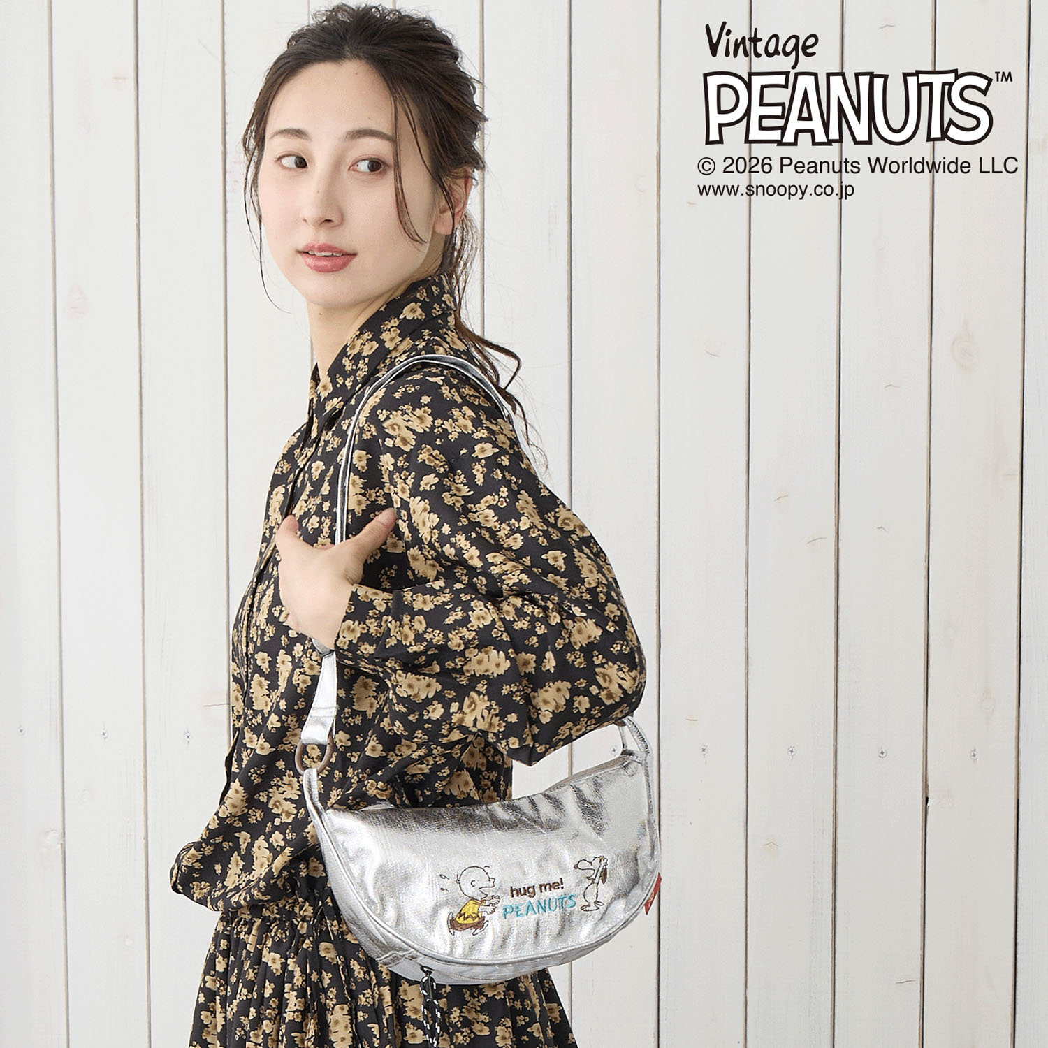PEANUTS スヌーピーメタリック半月型ショルダーバッグ