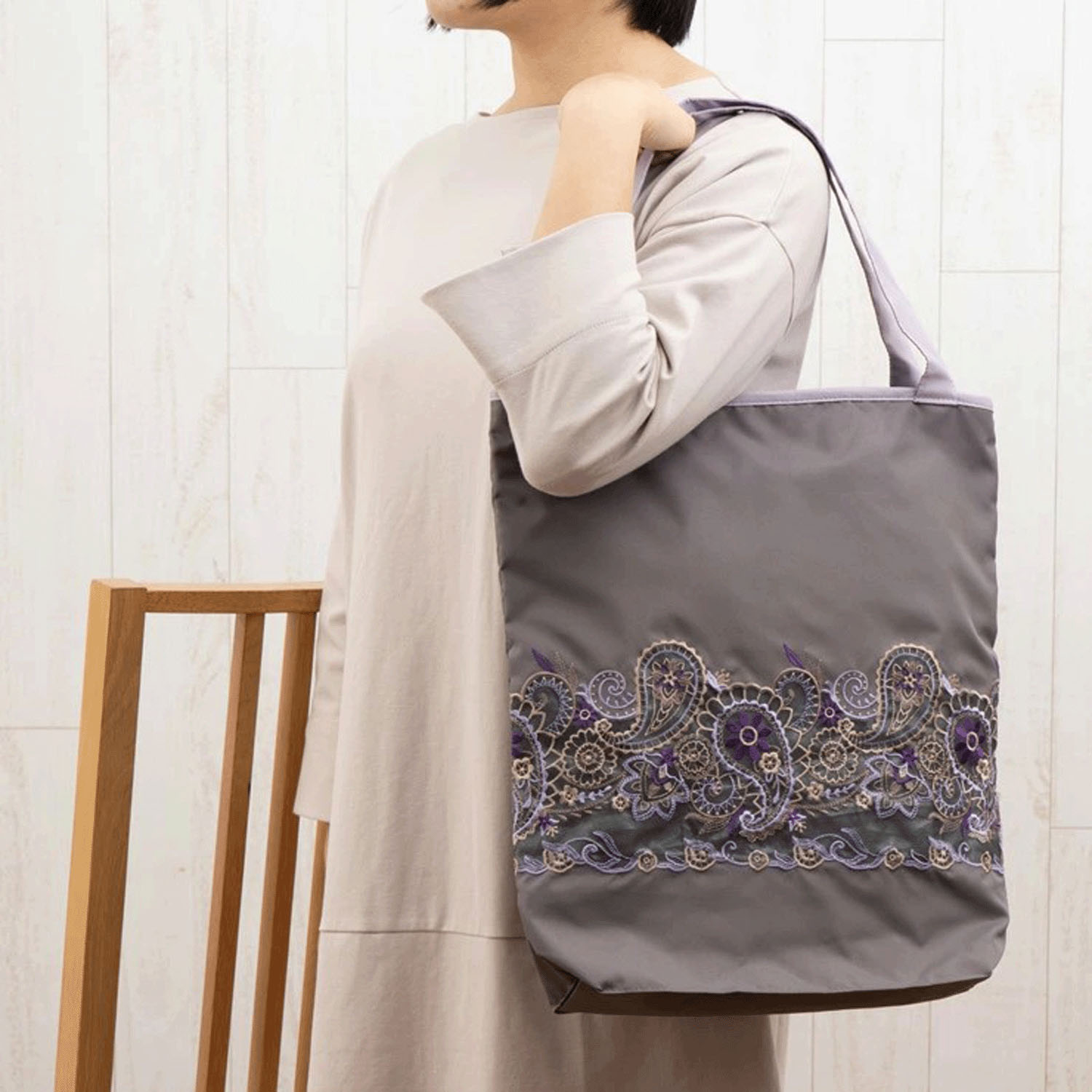 【15番色終了】 ペイズリー更紗 オーガンジーカットワーク刺繍 防水・撥水トートバッグ