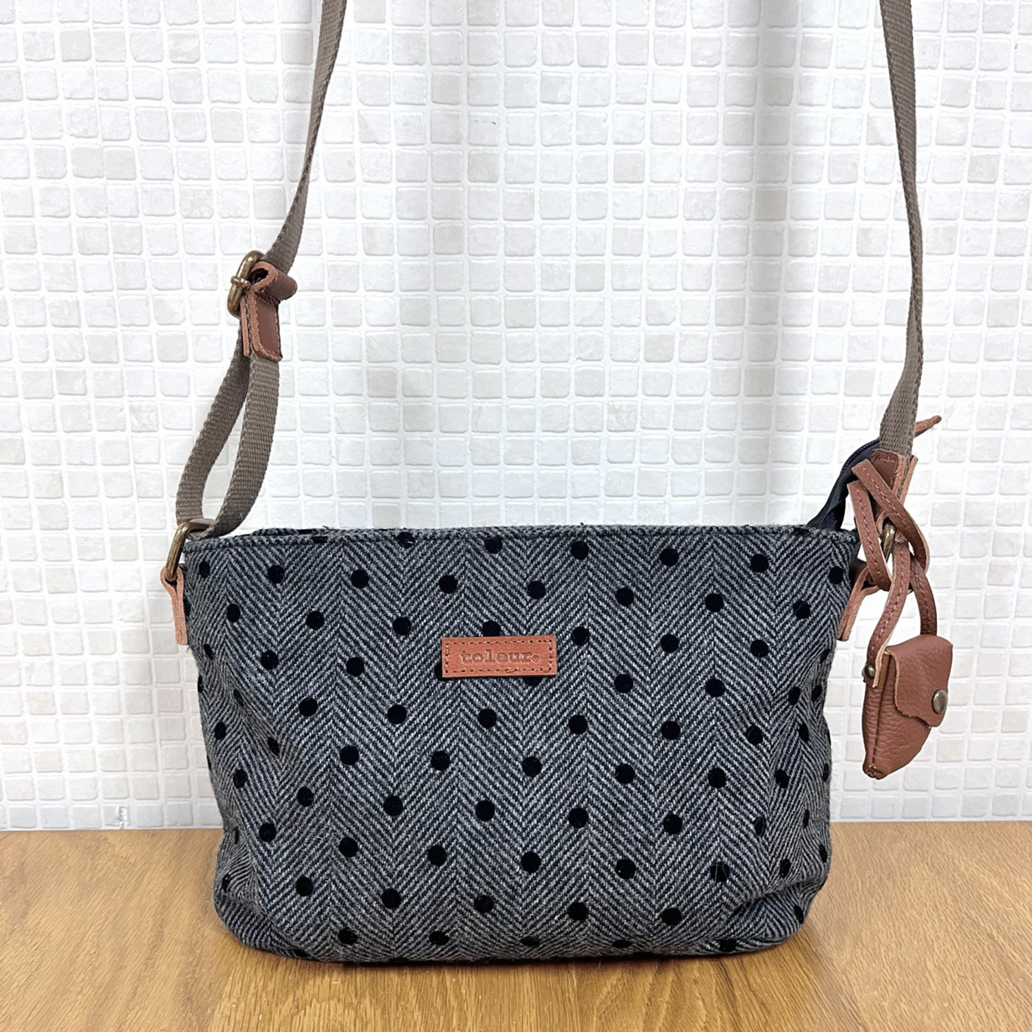 toleur フロッキードットプリントショルダーバッグ