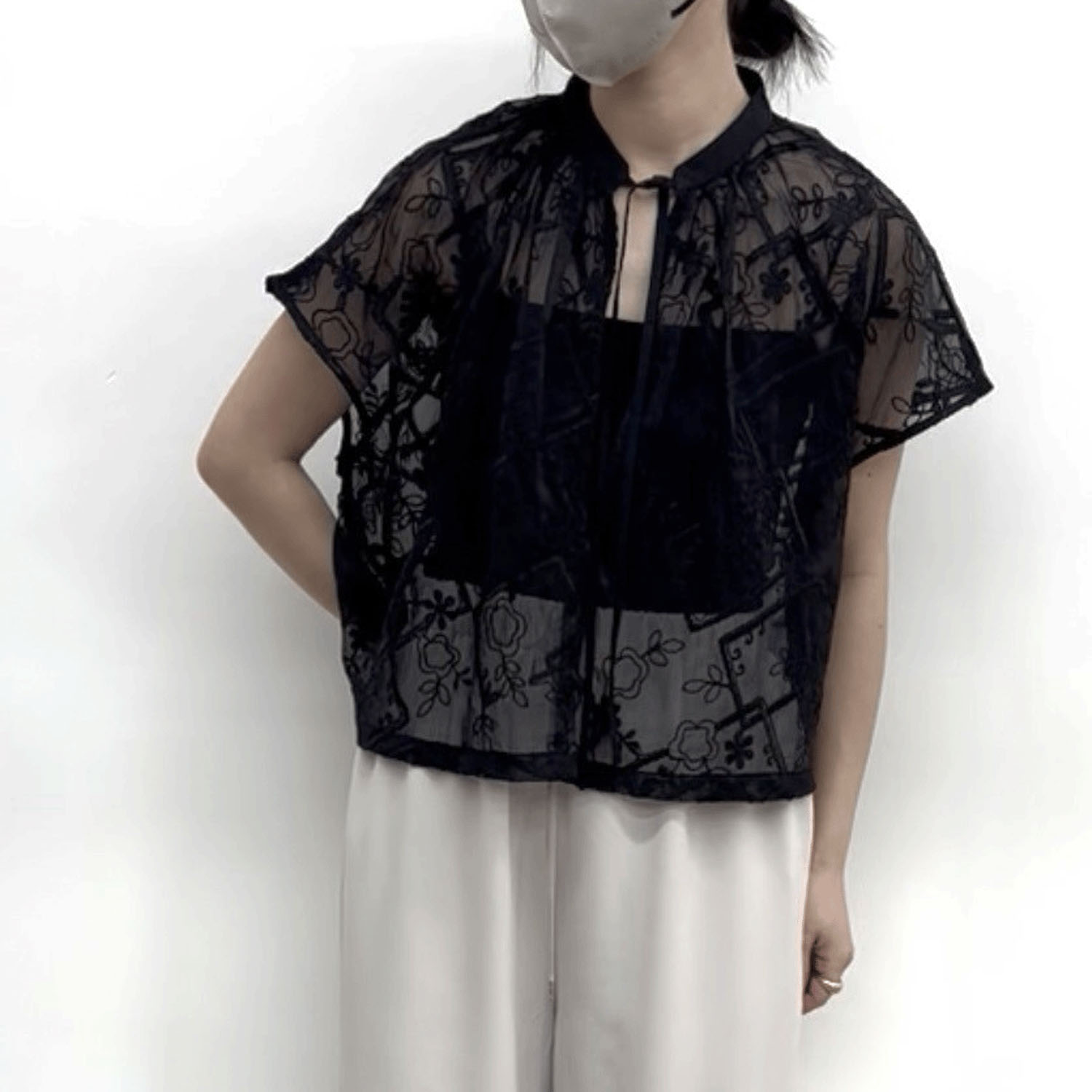 cloche シアー刺繍ブラウス
