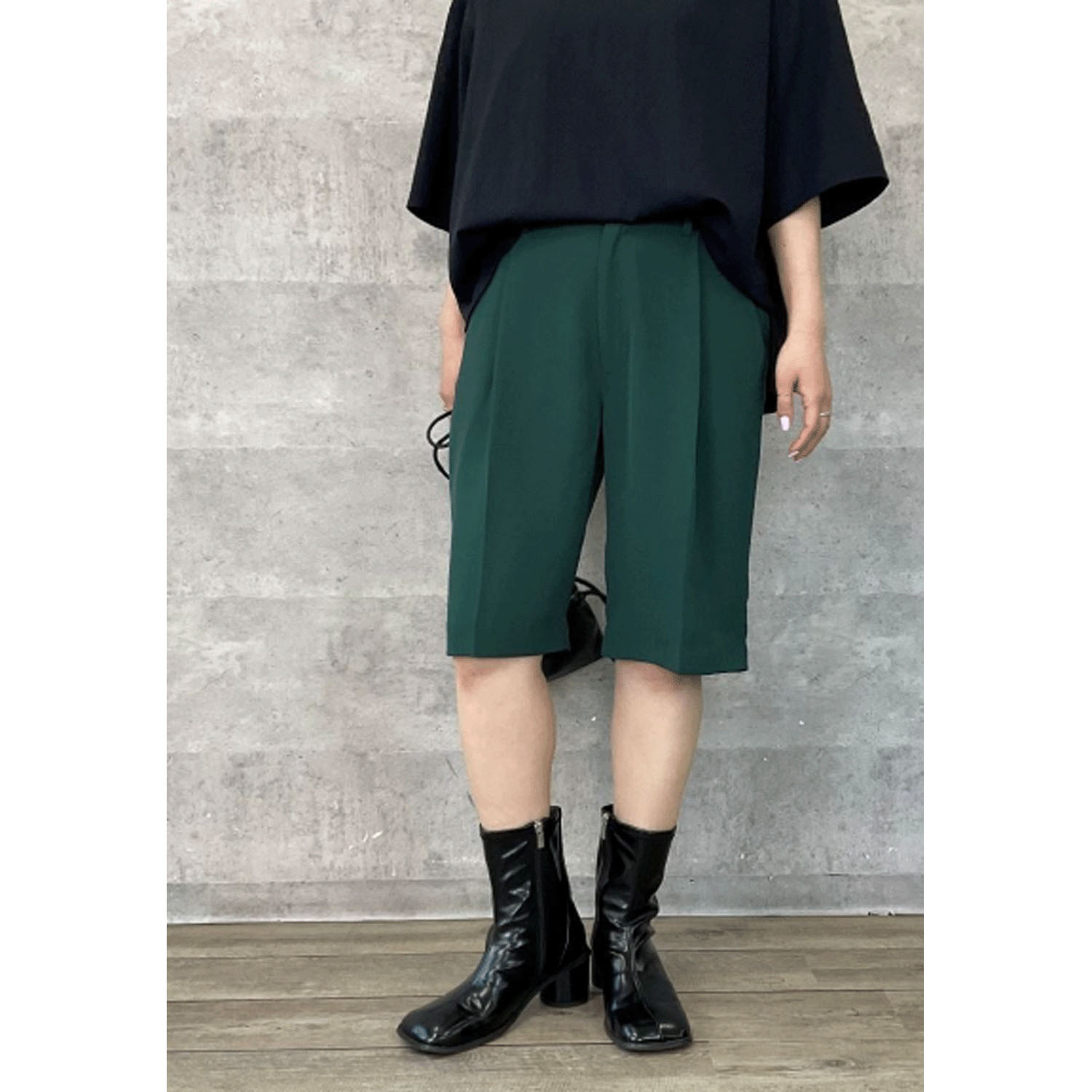 Anna Kerry センタープレスショートパンツ