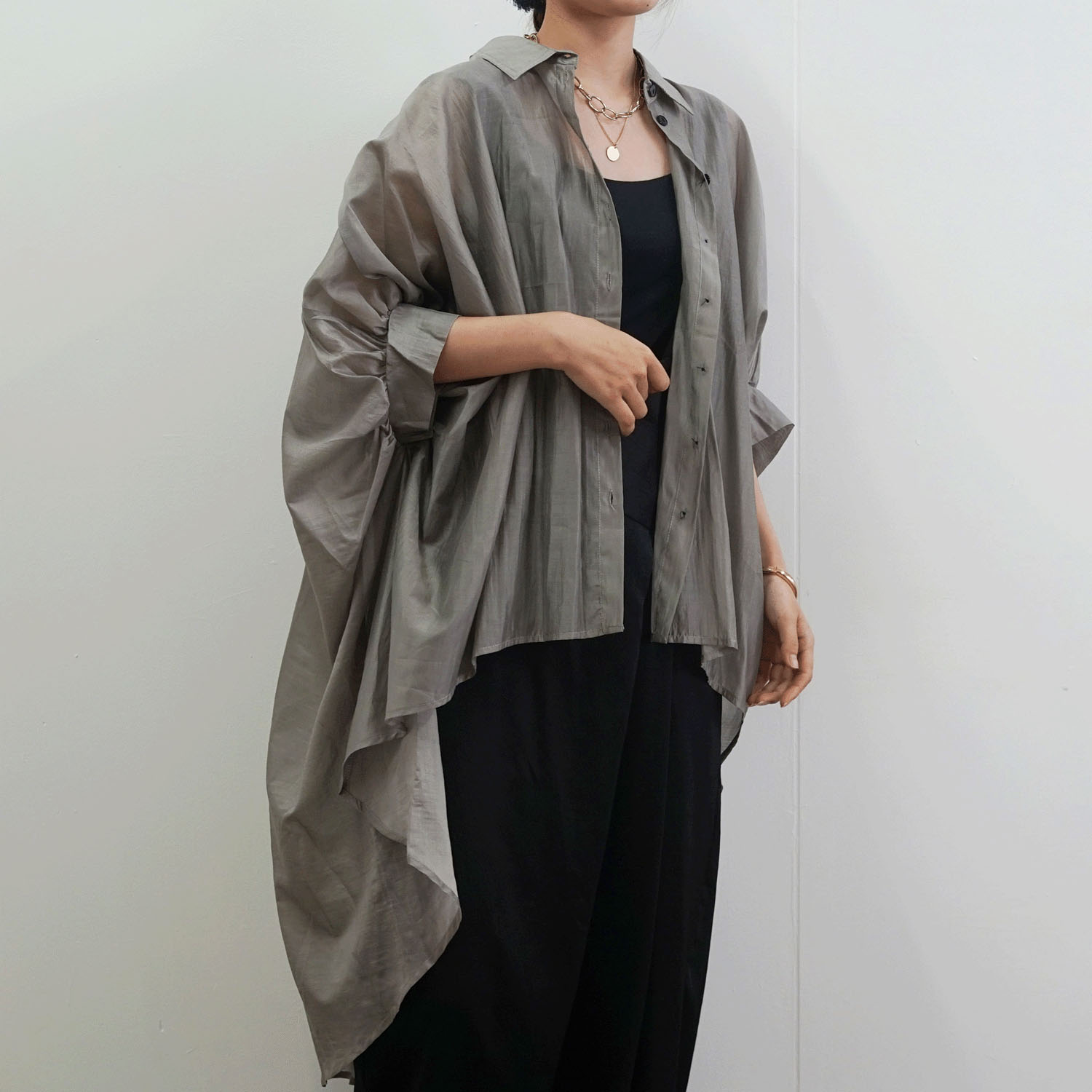 洗えるシルク バックロングシャツ